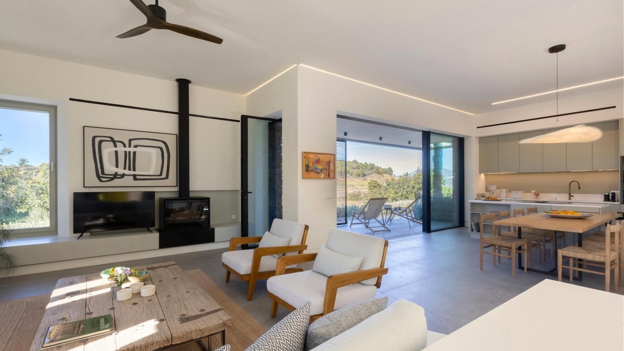 Photo of Livingroom in Agios Emilianos