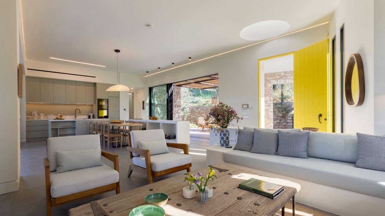 Photo of Livingroom in Agios Emilianos