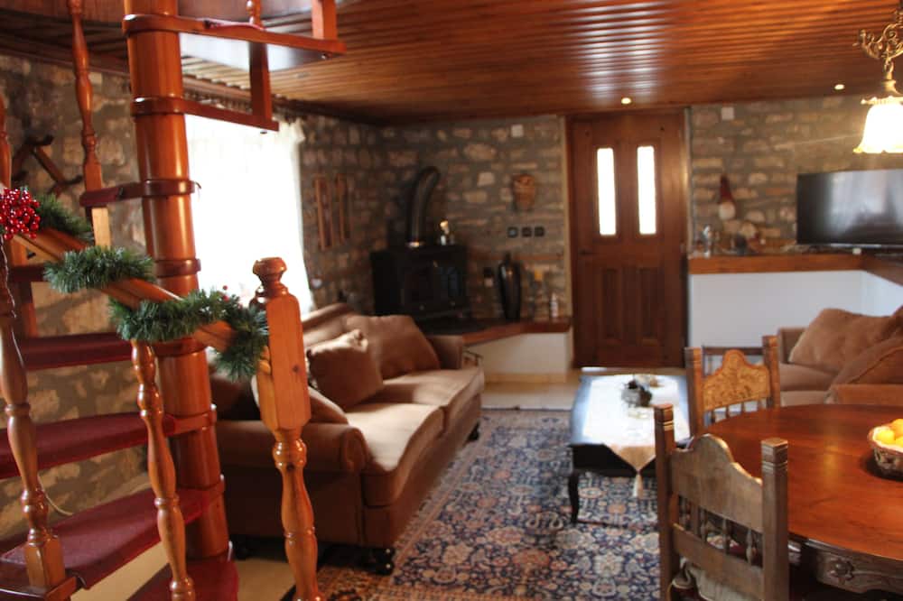 Photo of Livingroom in Karpenisi