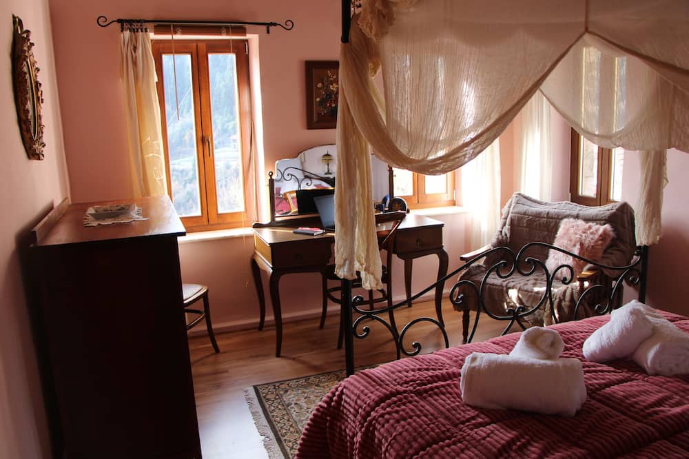 Photo of Bedroom in Karpenisi