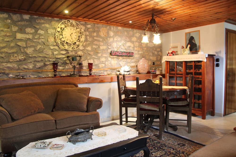 Photo of Livingroom in Karpenisi