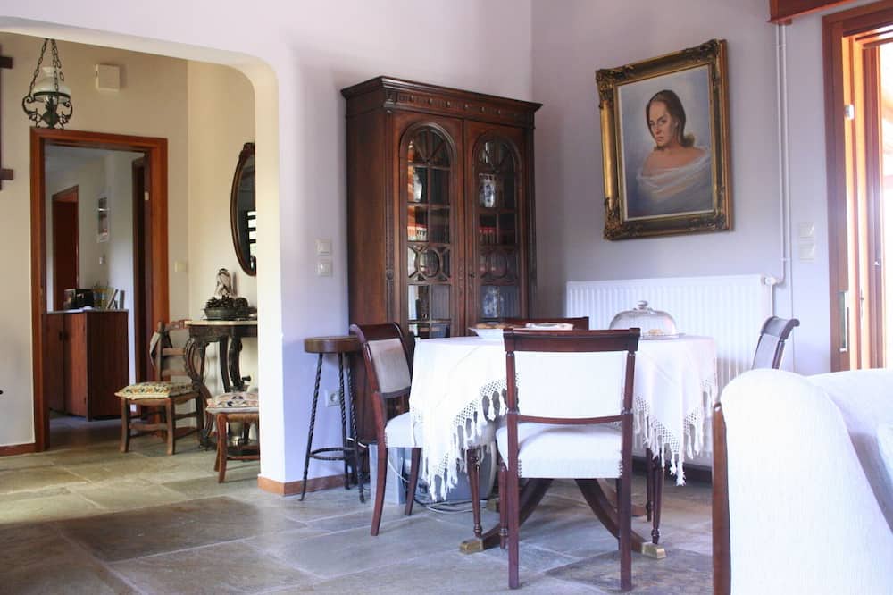 Photo of Livingroom in Gefira Mpania