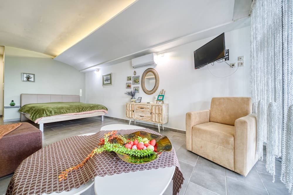 Photo of Livingroom in Kamena Vourla