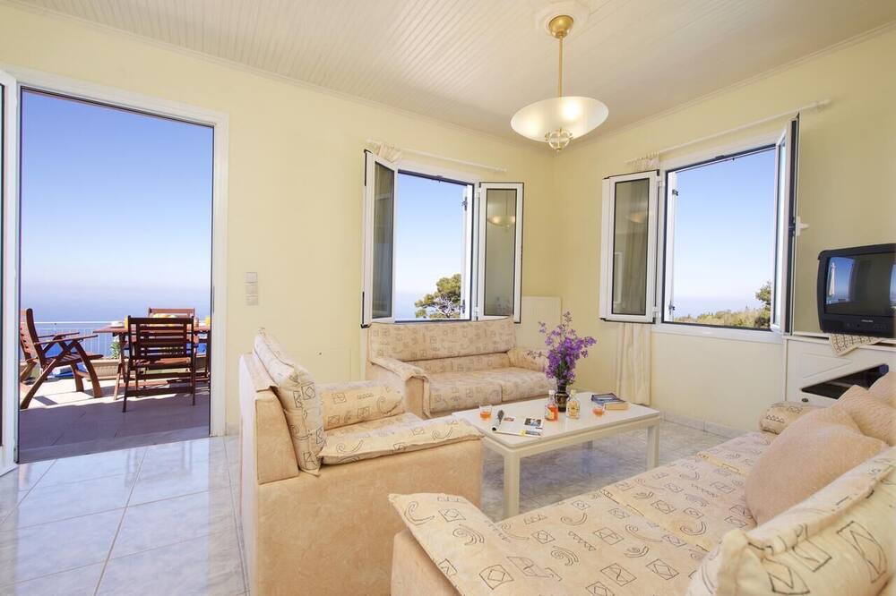 Photo of Livingroom in Mesovounia