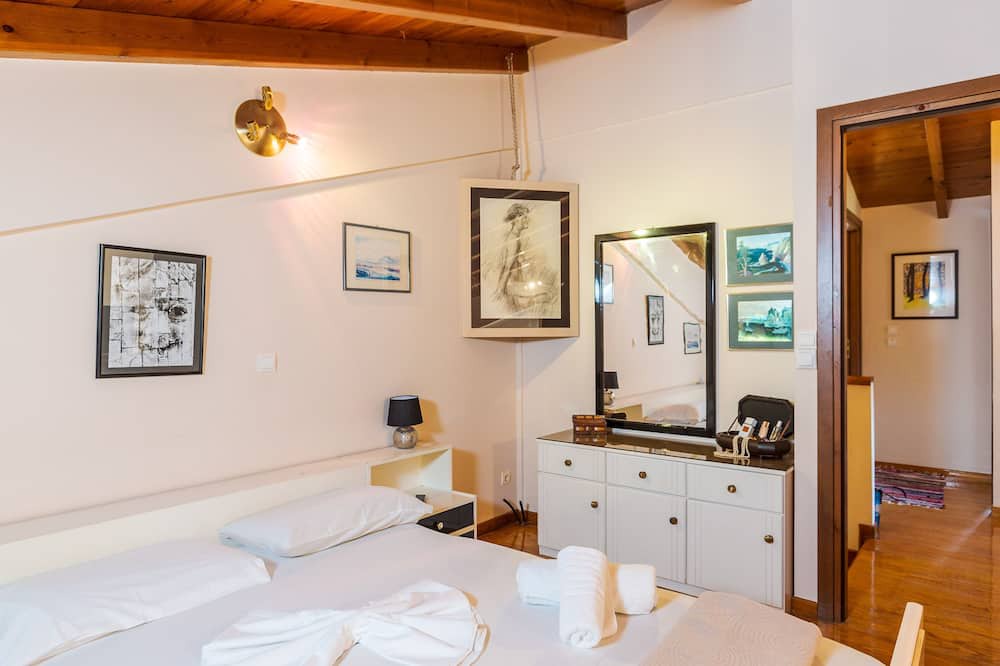 Photo of Bedroom in Armenoi