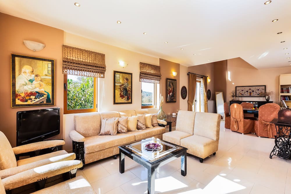 Photo of Bedroom in Armenoi