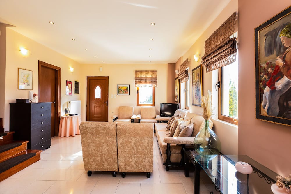 Photo of Bedroom in Armenoi