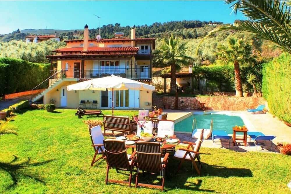 Photo of Outdoor in Paralia Porovitsis