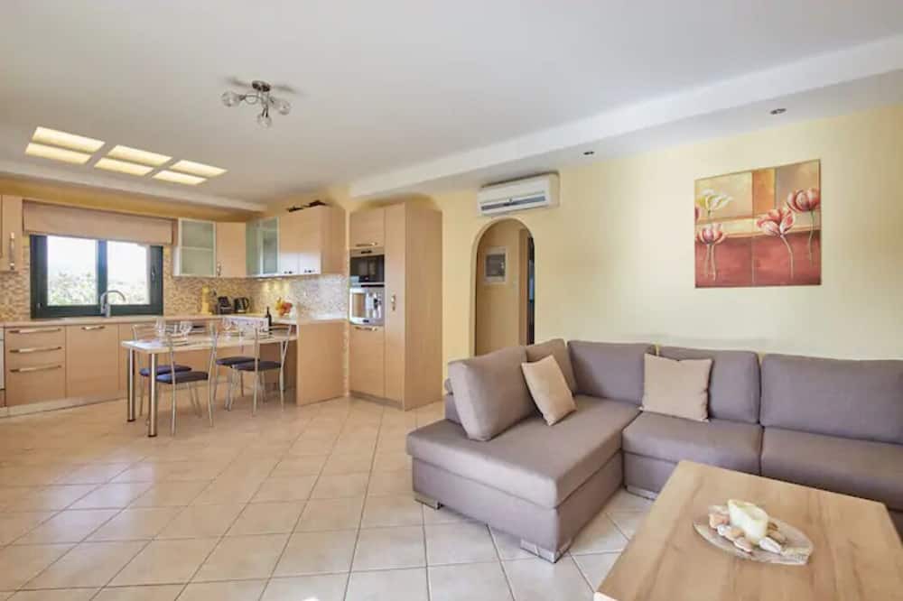 Photo of Livingroom in Lavreotiki