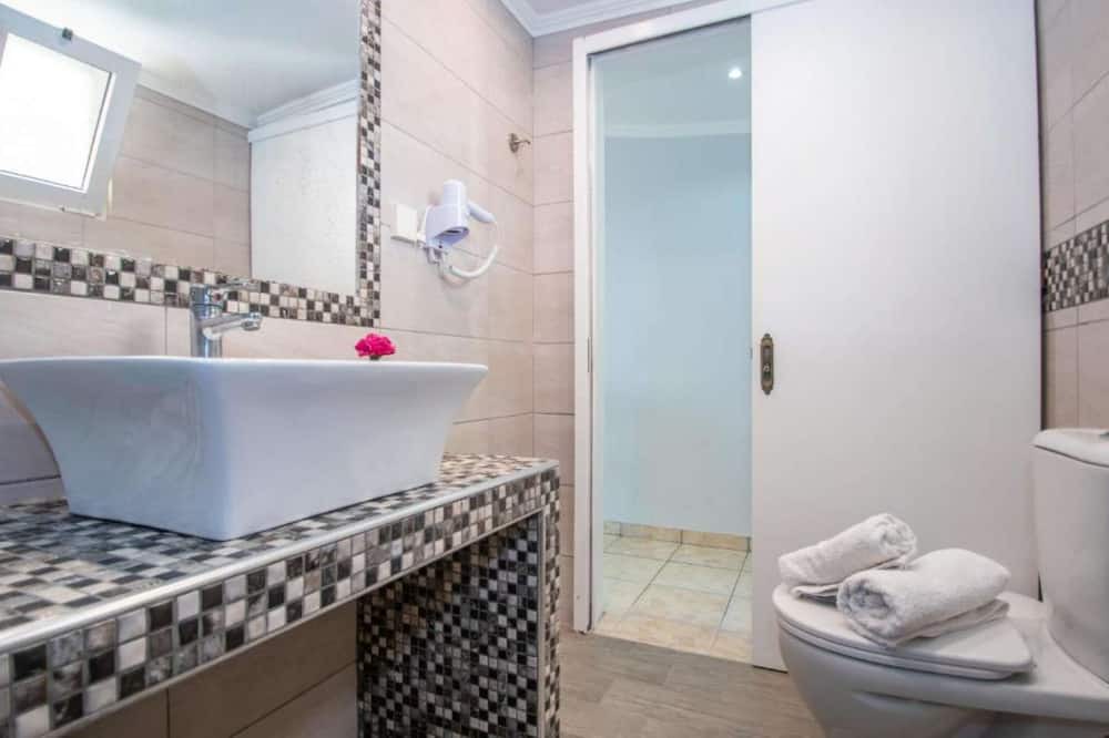 Photo of Bathroom in Alykes