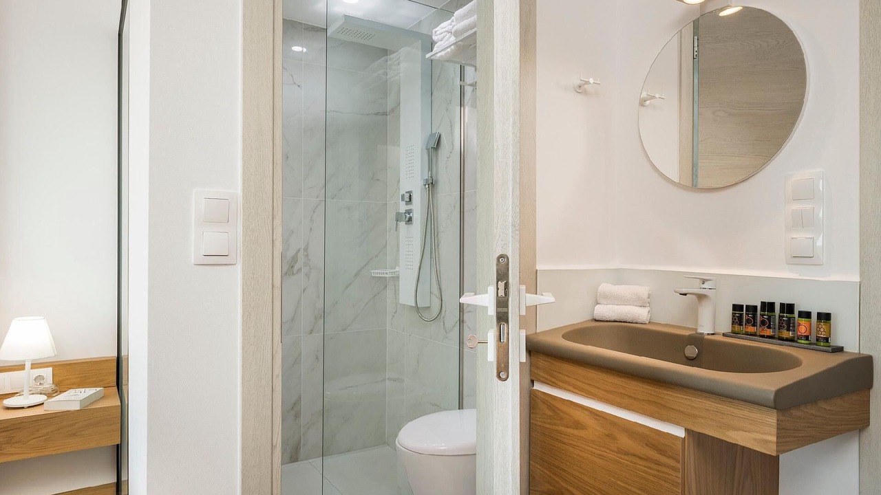 Photo of Bathroom in Champatha