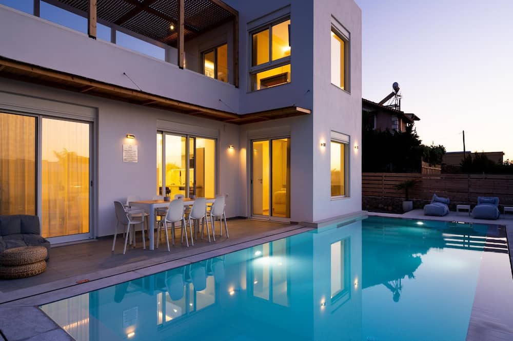 Photo of Outdoor in Aposelemis