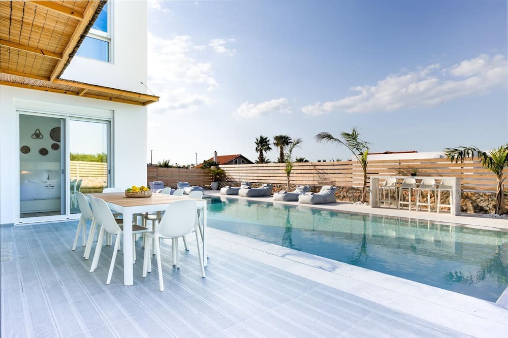 Photo of Outdoor in Aposelemis