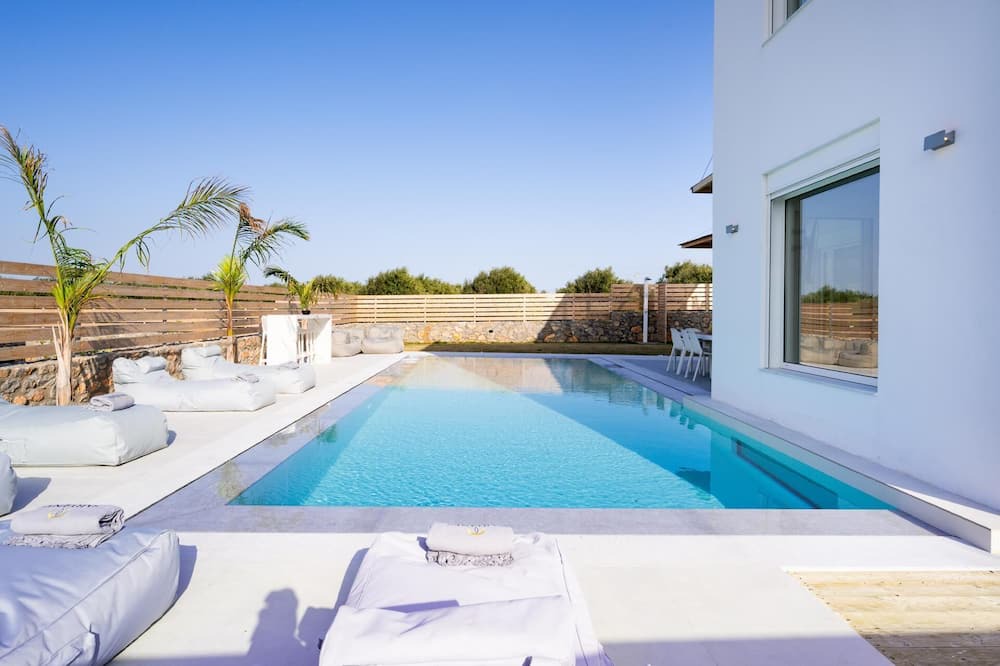 Photo of Outdoor in Aposelemis