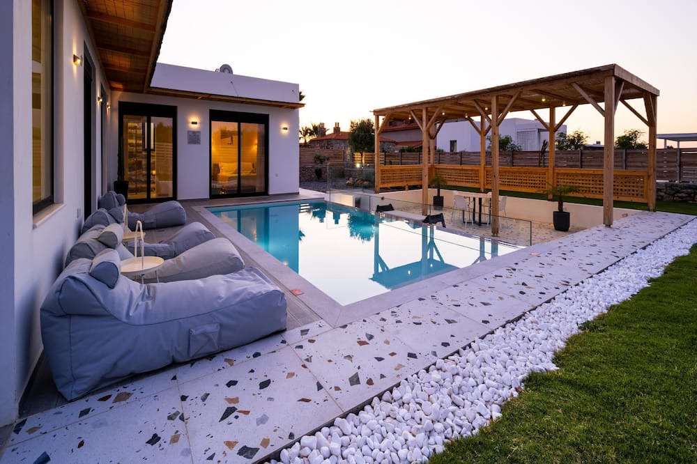 Photo of Outdoor in Aposelemis