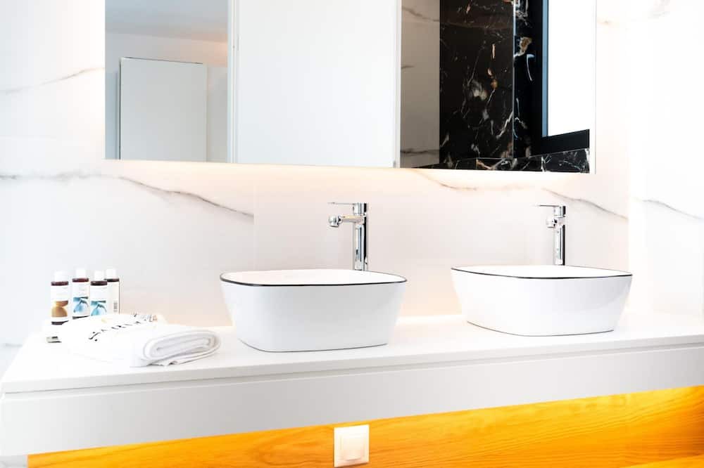 Photo of Bathroom in Aposelemis