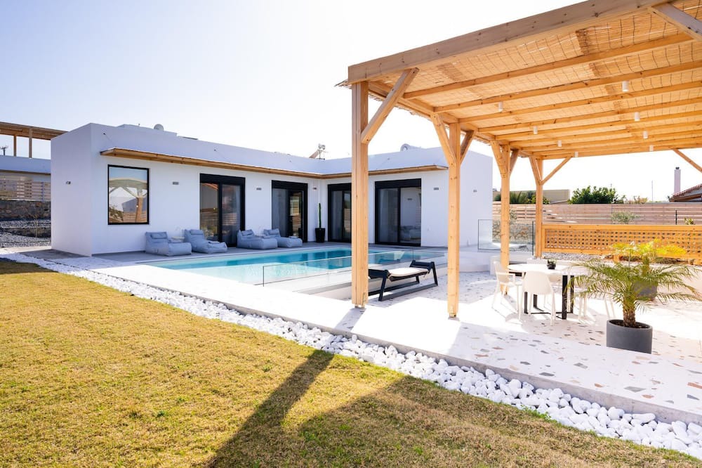 Photo of Outdoor in Aposelemis