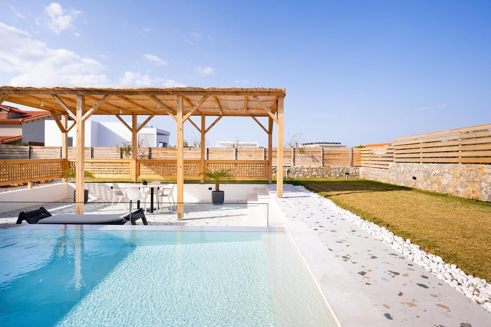 Photo of Outdoor in Aposelemis