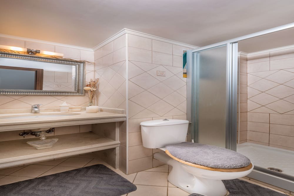 Photo of Bathroom in Koutouloufari