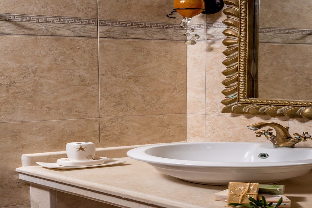 Photo of Bathroom in Koutouloufari