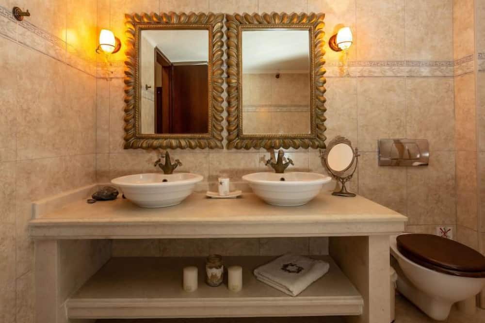 Photo of Bathroom in Koutouloufari