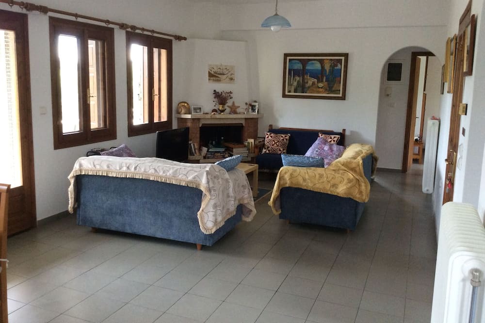 Photo of Livingroom in Pella Region