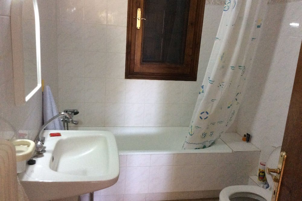 Photo of Bathroom in Pella Region