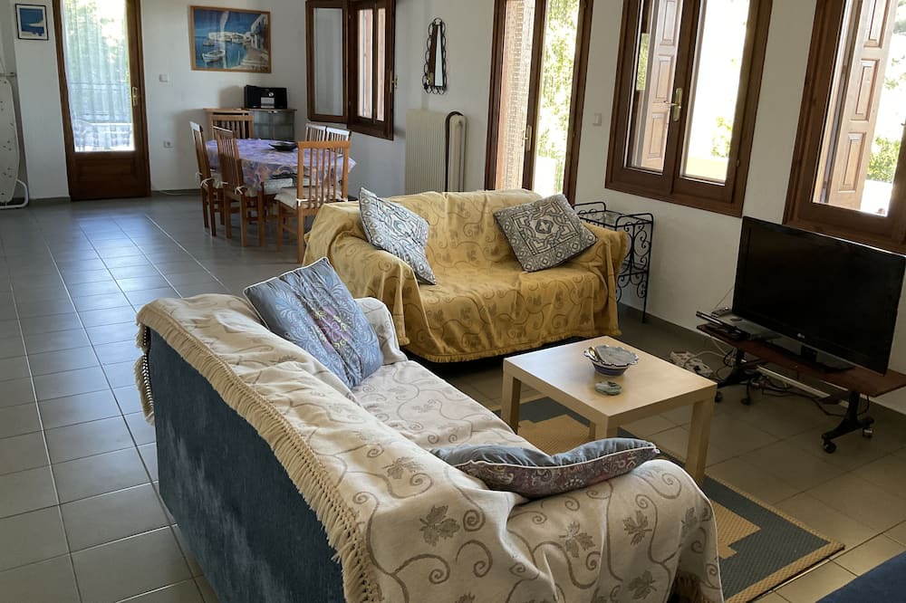 Photo of Livingroom in Pella Region