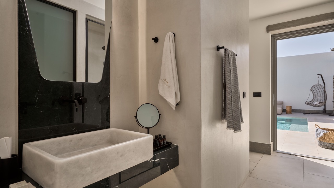 Photo of Bathroom in Ios