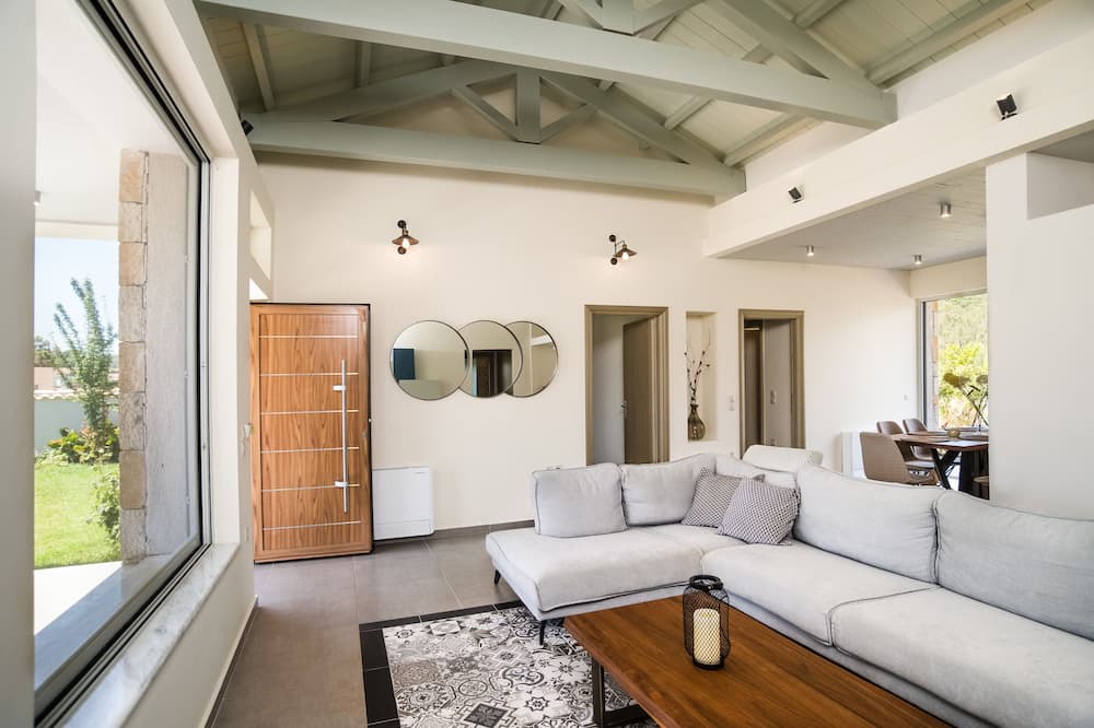 Photo of Livingroom in Messonghi