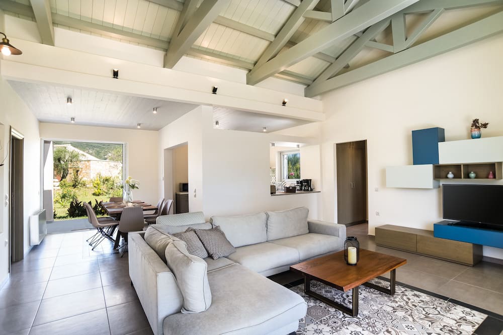 Photo of Livingroom in Messonghi