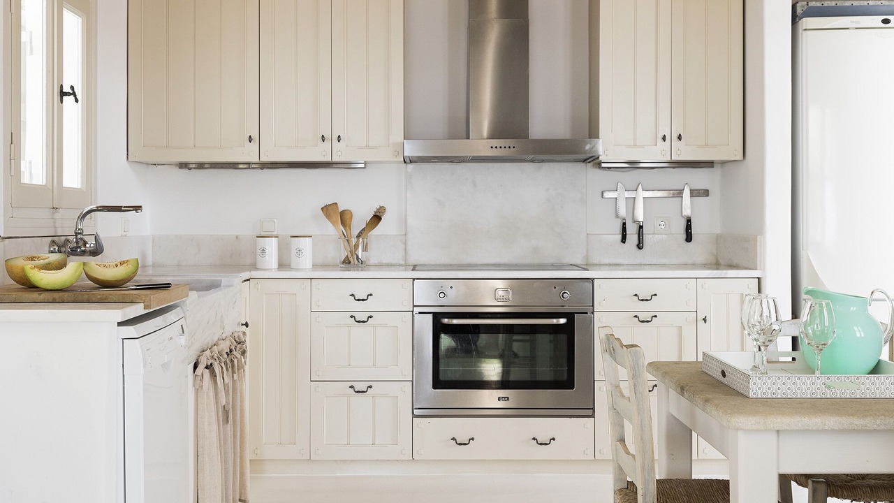 Photo of Kitchen in Faros Armenistis