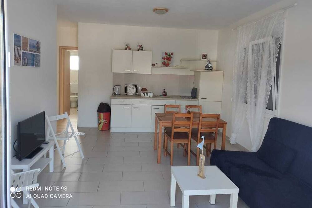 Photo of Livingroom in Skala Neon Kidonion