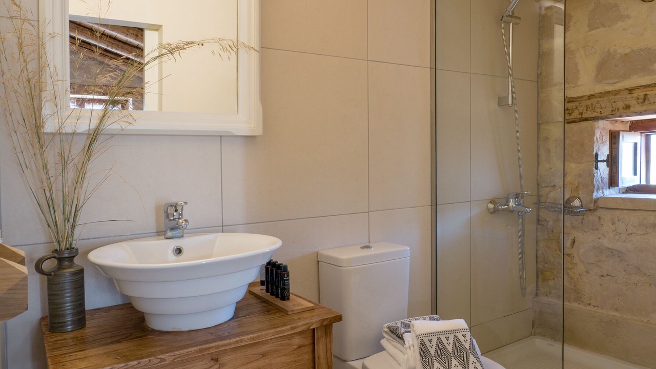 Photo of Bathroom in Neromilos