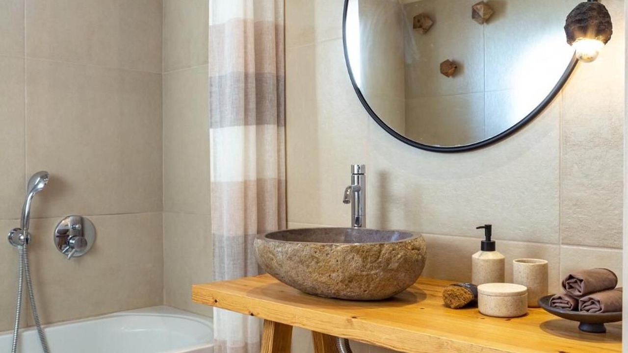 Photo of Bathroom in Neromilos