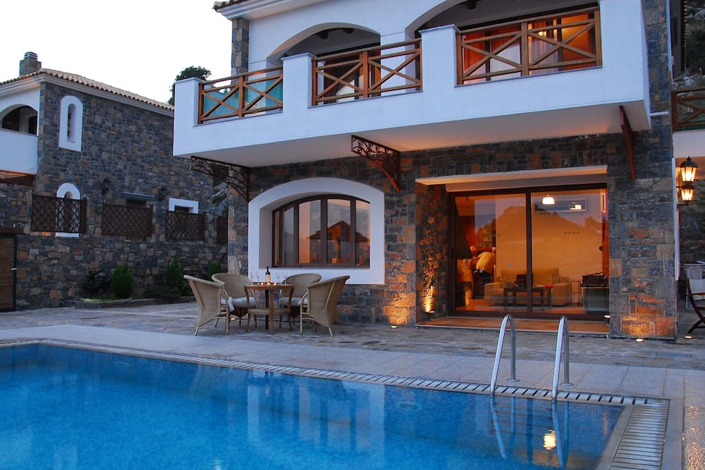 Photo of Outdoor in Prina