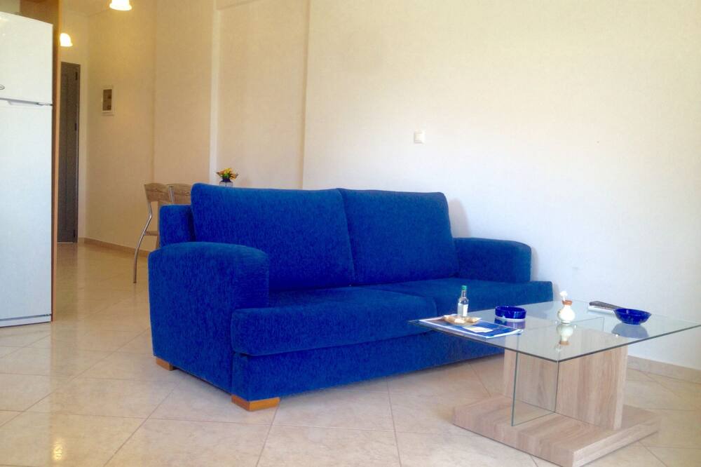 Photo of Livingroom in Skala Neon Kidonion