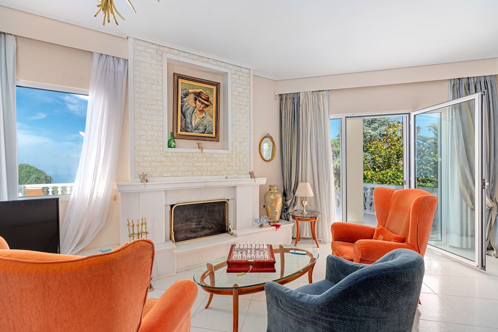 Photo of Livingroom in Kato Diminio