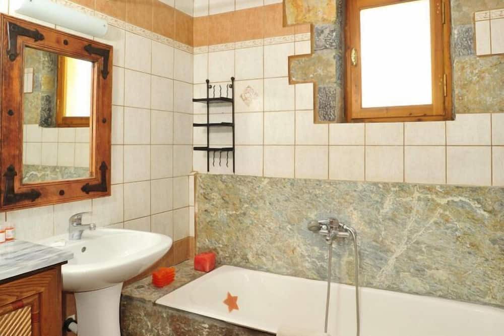 Photo of Bathroom in Prina
