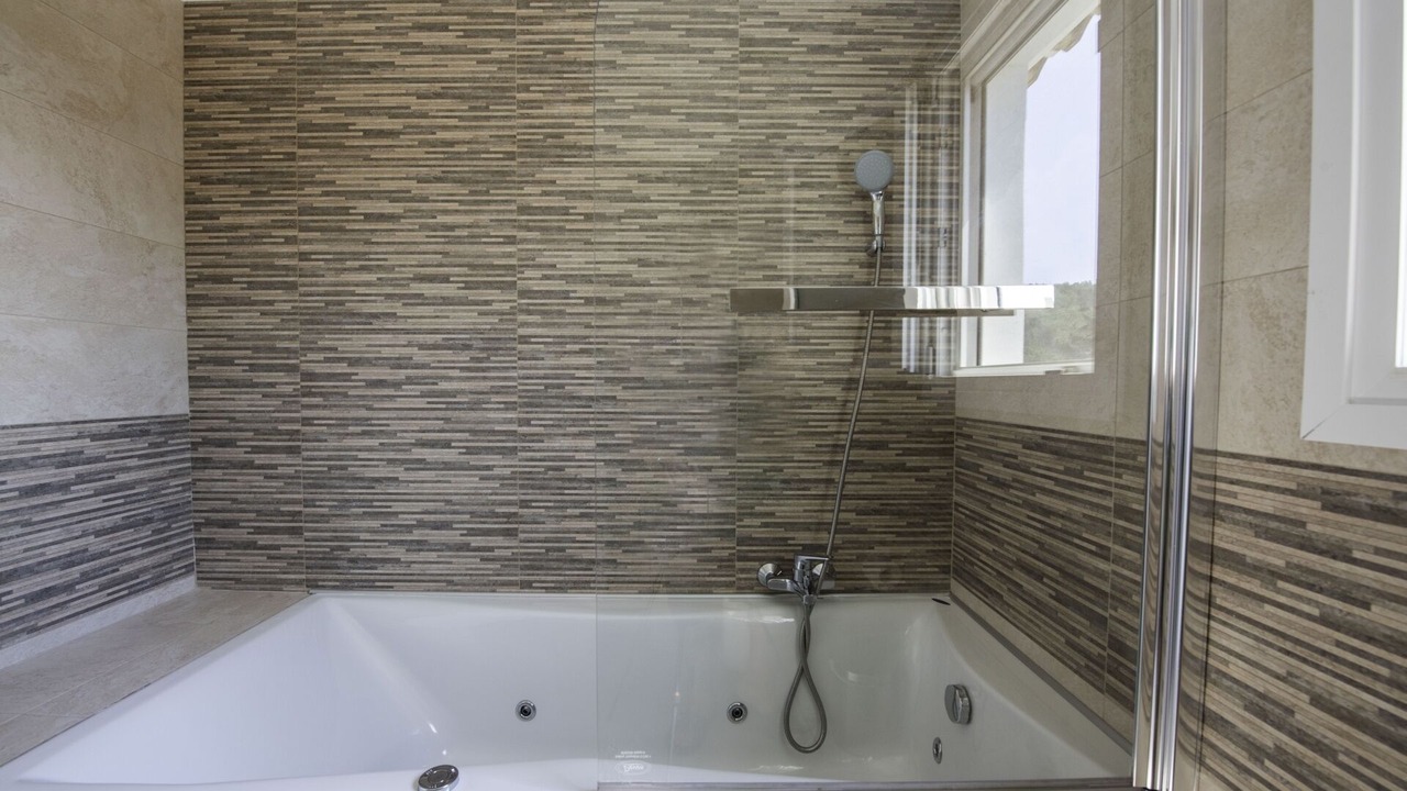 Photo of Bathroom in Agios Georgios Pagon