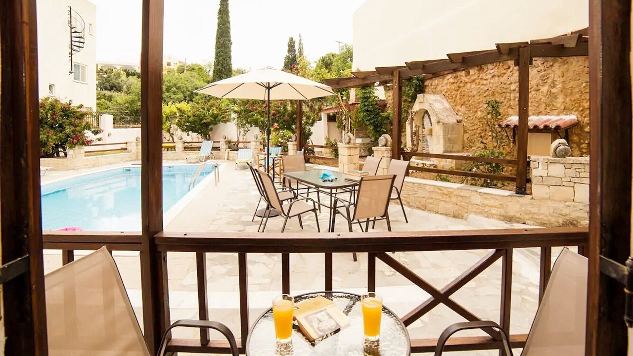 Photo of Patio Balcony in Roussospiti