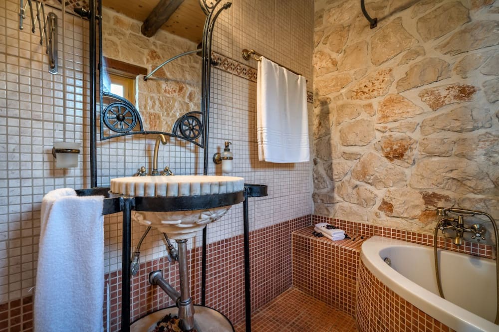 Photo of Bathroom in Xirokastello