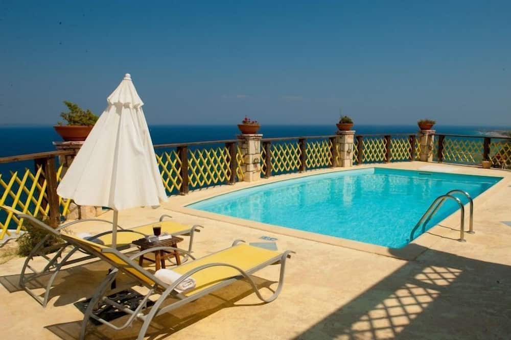 Photo of Outdoor in Xirokastello