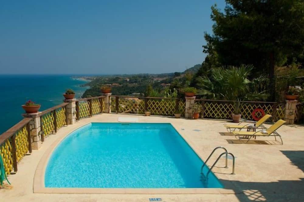 Photo of Outdoor in Xirokastello