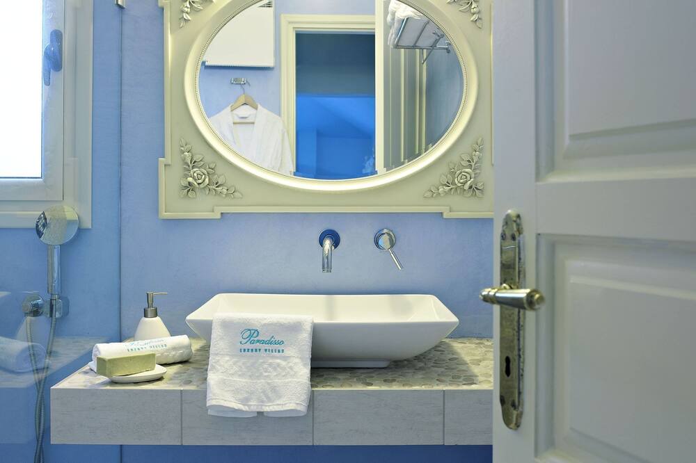 Photo of Bathroom in Amoudi