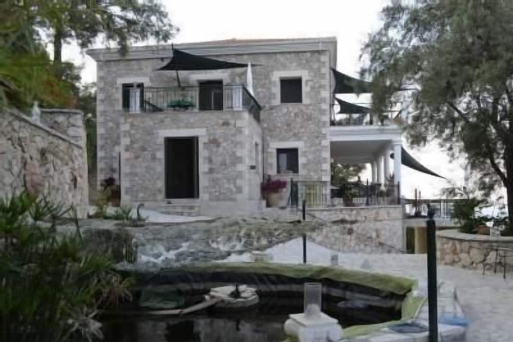 Photo of Outdoor in Apolpaina