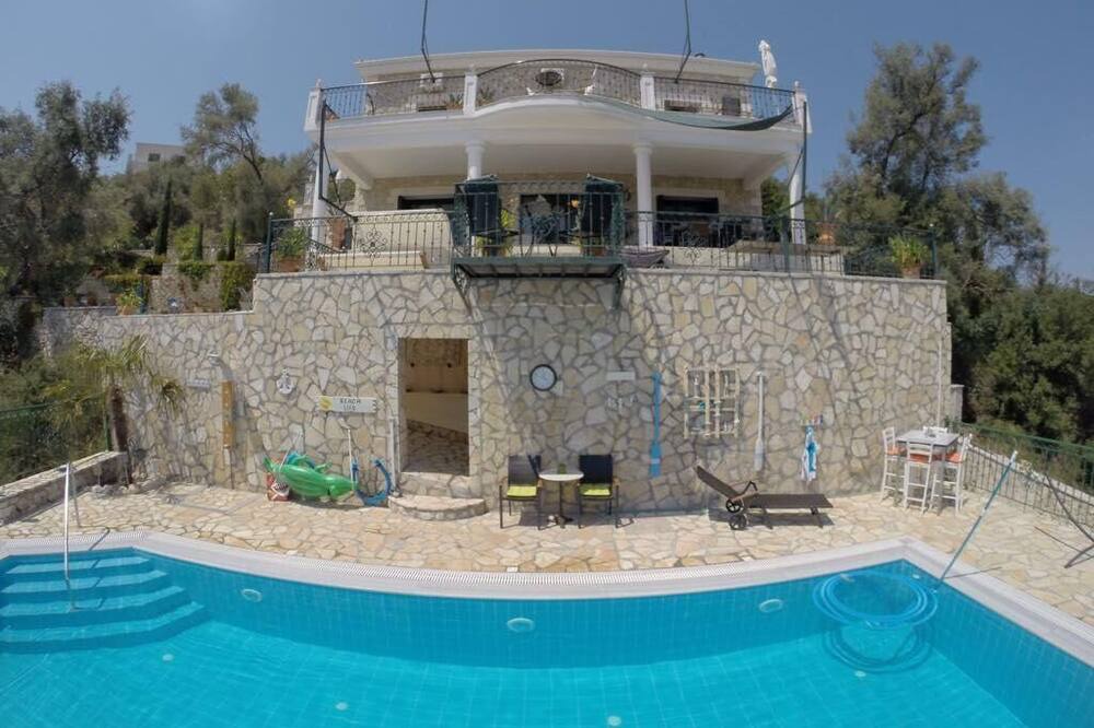Photo of Outdoor in Apolpaina