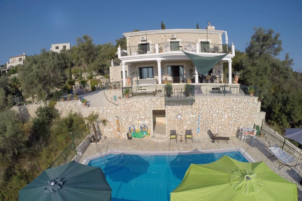 Photo of Outdoor in Apolpaina