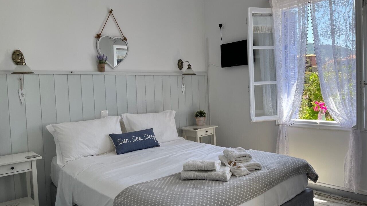 Photo of Bedroom in Frourion