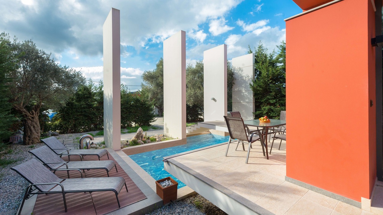 Photo of Outdoor in Ixia